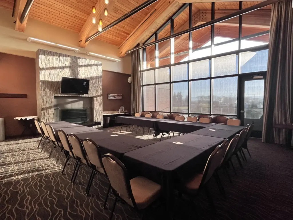 Club Room at Boulder Falls Inn Event Center