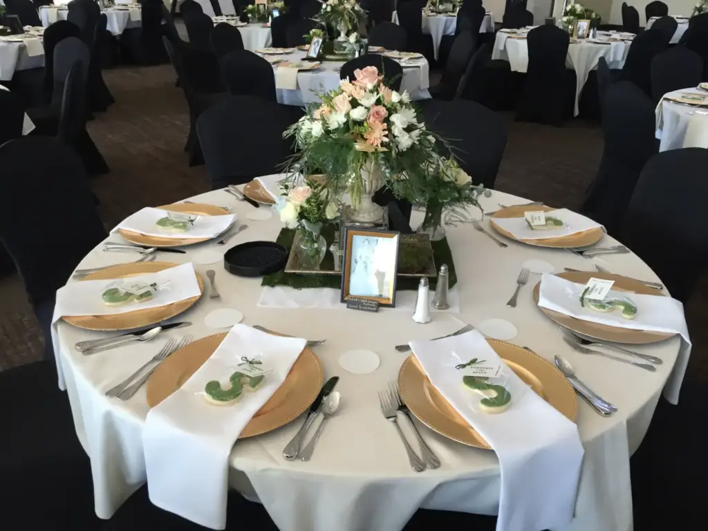 layout tablescape shabby gold chargers