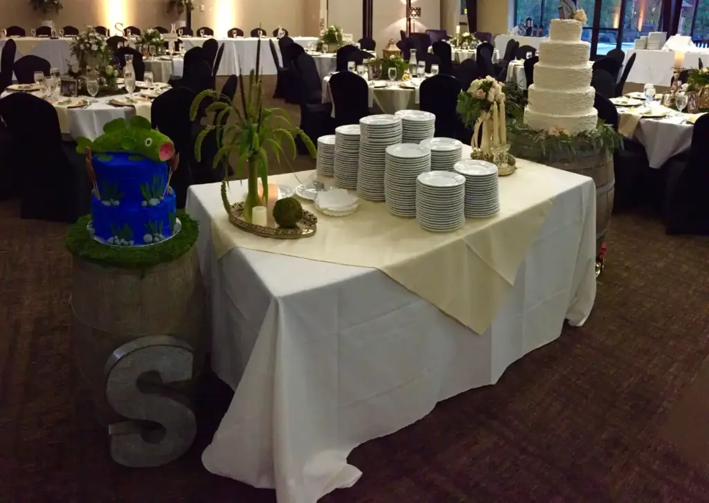 layout wedding groom's cake
